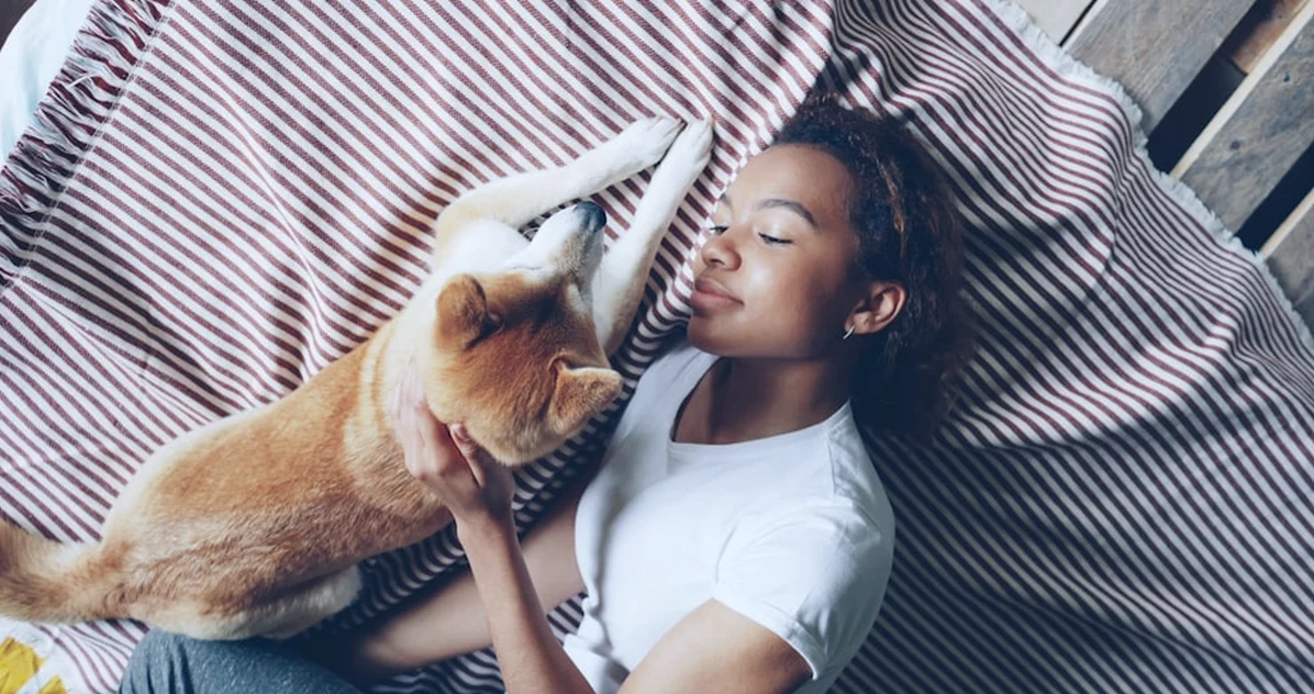Dormir peor durante la menopausia afecta a tu perro